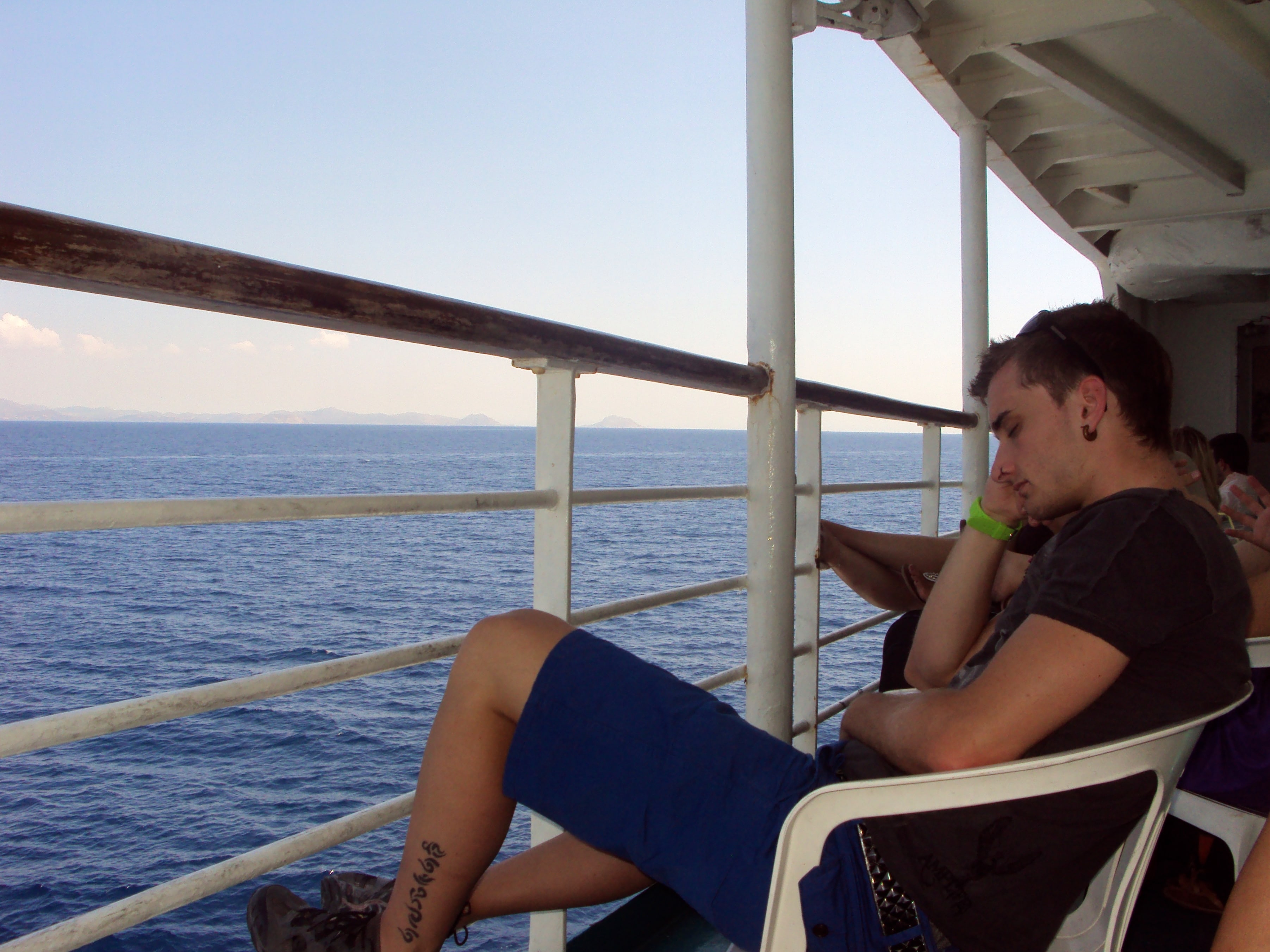 Cómo llegar a Milos; Ferry Atenas-Milos, 6 horas