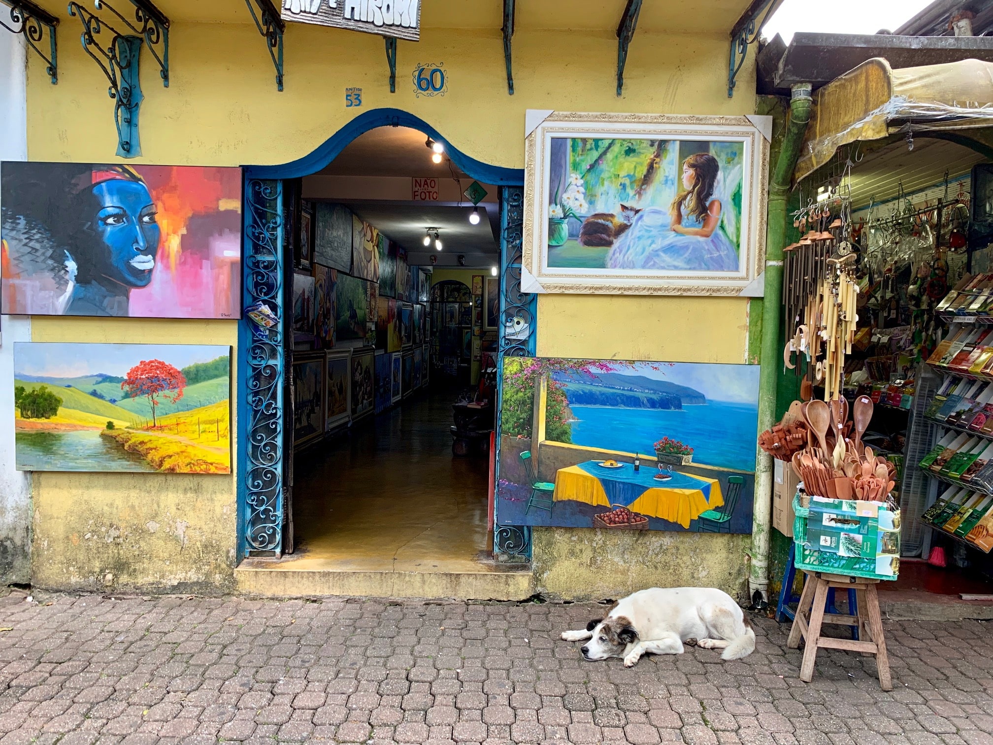 Tiendas de artesanía en Embu