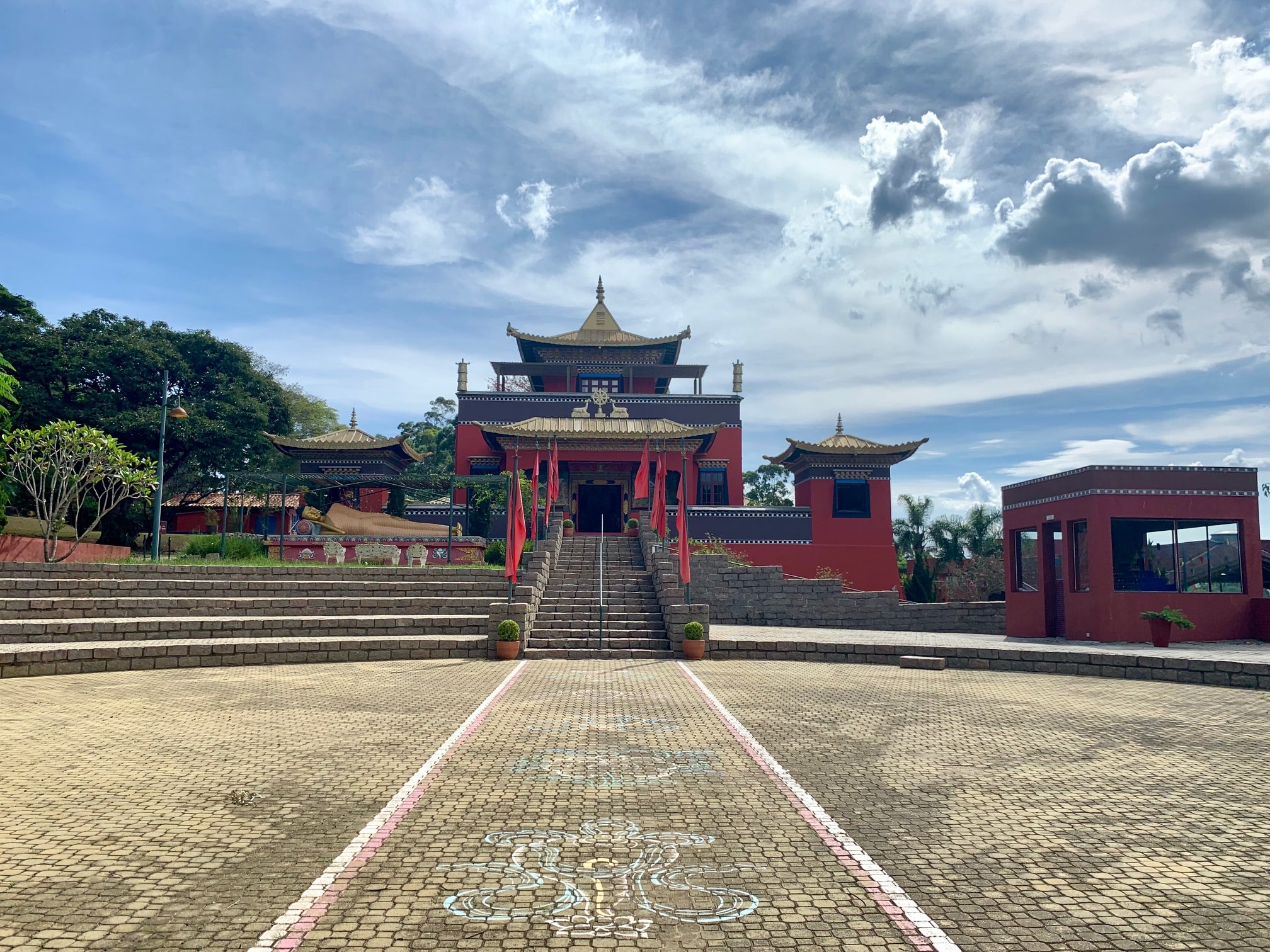 Que hacer cerca de Embu das Artes; visitar el templo budista Odsal Ling