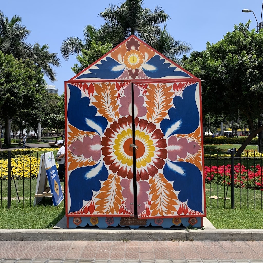Kiosko típico en el Parque Kennedy